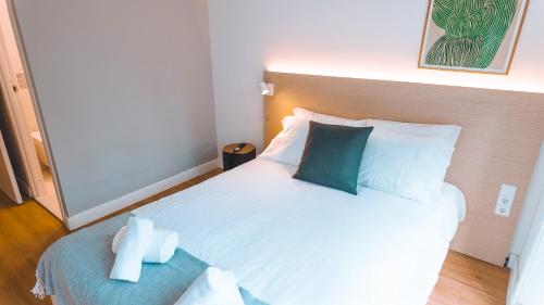 Ένα ή περισσότερα κρεβάτια σε δωμάτιο στο Coliving moderno com lindo jardim