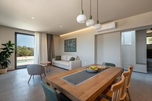 Χώρος καθιστικού στο Olive Horizon Villa