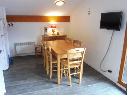 TV a/nebo společenská místnost v ubytování Balcons C 034 - PARC NAT VANOISE appart 5 pers