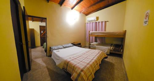a small room with a bed and a mirror at peixes apart in Puerto Iguazú