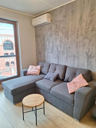 Foto Metro Wola Apartment with Parking & AC next to Warsaw Rising Museum by Noclegi Renters 5