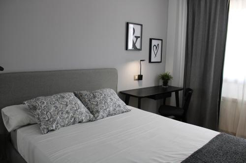 Ένα ή περισσότερα κρεβάτια σε δωμάτιο στο Coqueto apartamento con parking by beBalmy