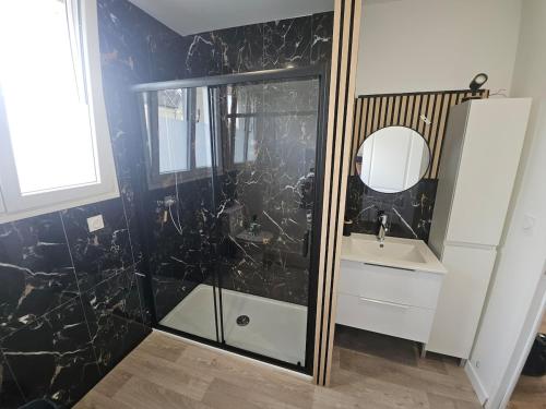 Ένα μπάνιο στο Petite maison au calme