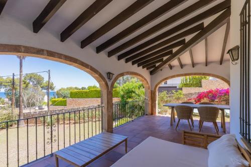 Villa in Denia: Beachfront with BBQ