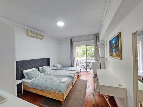 a bedroom with a bed and a desk in it at Bella Lisboa in Lisbon