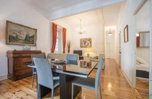 3 Bedroom Apartment in Sacadura Cabral