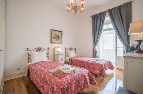 3 Bedroom Apartment in Sacadura Cabral
