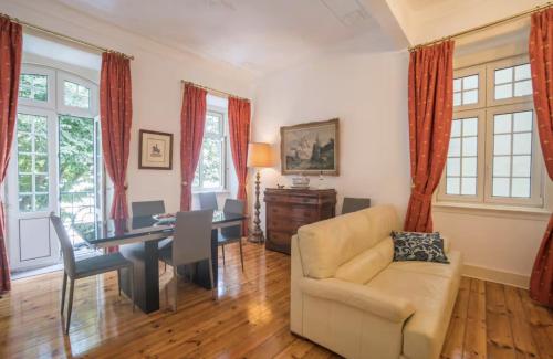 3 Bedroom Apartment in Sacadura Cabral