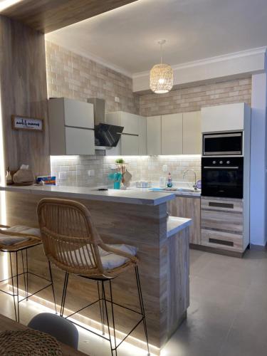 Η κουζίνα ή μικρή κουζίνα στο Luxury Duplex for rent at Gaia