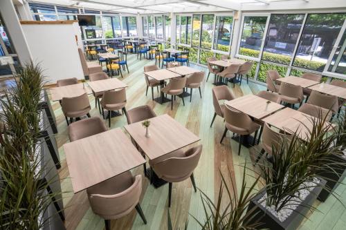 Un restaurante u otro lugar para comer en Hotel Jezero