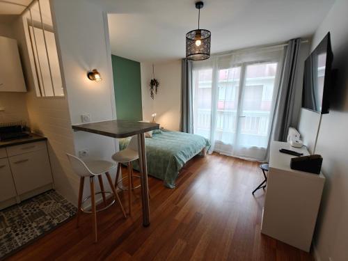 Et tv og/eller underholdning på T1 bis rénové Grenoble et parking