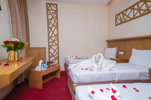 صورة لـ فندق الرسالة الذهبي شارع المنصور توصيل مجاني للحرمGolden Message Hotel, Mansour Street في Az Zahrāʼ