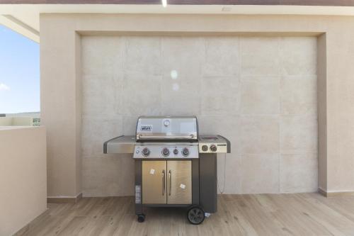 cocina con fogones y parrilla en Test do not book, en Noord