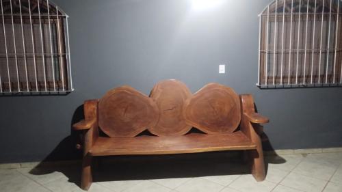 a wooden bench with four plates on it at Casa da Preguiça in Nova Viçosa