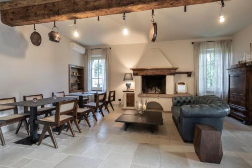 a living room with a table and a fireplace at Boutique Guesthouse GIUS La Damaglück in Marciaga