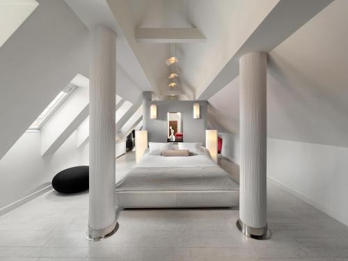 Mamaison Le Regina Boutique Hotelにあるベッド