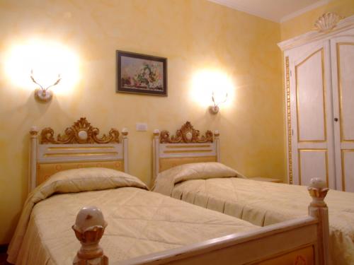 Postel nebo postele na pokoji v ubytování Hotel Royal