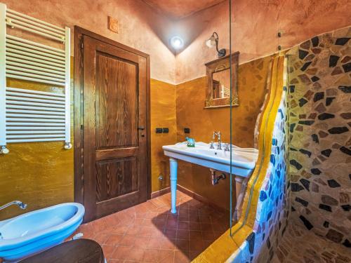 Bilik mandi di Holiday Home Il Calzolaro by Interhome
