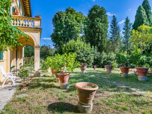a garden with a bunch of potted plants at Holiday Home Villa Mandri by Interhome in Castelfranco Piandisco