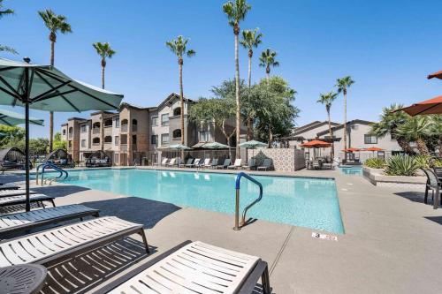 Πισίνα στο ή κοντά στο Boulevard Stays Quiet Modern 1BR Pickleball Pool Parking Gym 08