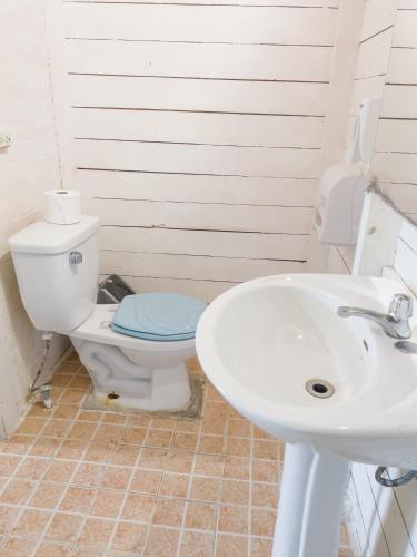 Ένα μπάνιο στο La Guayana Hostel