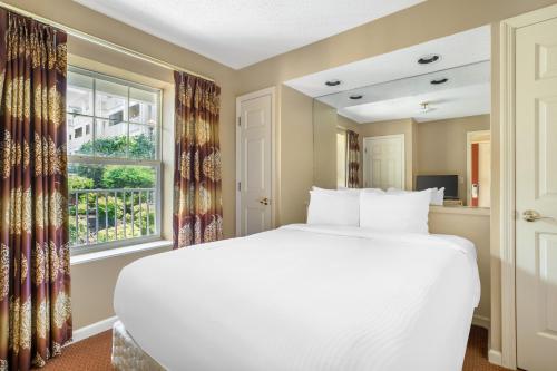 Ένα ή περισσότερα κρεβάτια σε δωμάτιο στο Sunrise Ridge Resort