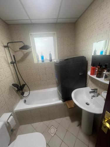 Ένα μπάνιο στο Al Nada Sea & Park View GuestHouse
