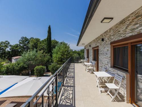 Balkoni atau teres di Holiday Home Deno&Melly by Interhome