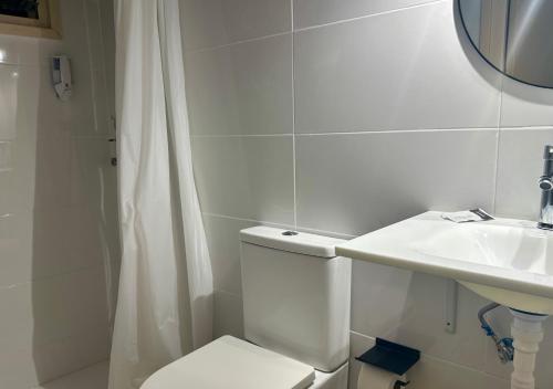 Ein Badezimmer in der Unterkunft Can Setmanes by CozyCatalonia