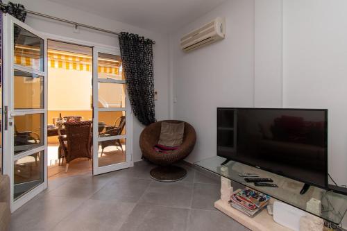 Amazing 2 Bedroom Apartment Central Location