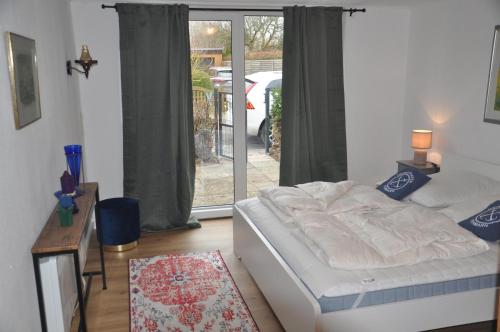 En eller flere senge i et værelse på Ostsee Huus 2