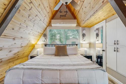 Postel nebo postele na pokoji v ubytování The A-Frame Escape