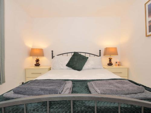 En eller flere senge i et værelse på Upper Court Cottage