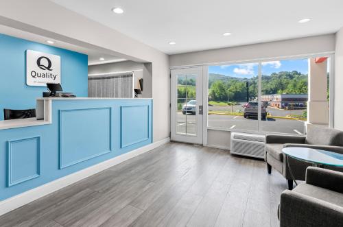 a lobby with a waiting area with blue walls and a table at Quality Inn Lexington in Lexington