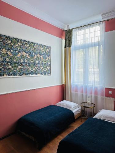 Ένα ή περισσότερα κρεβάτια σε δωμάτιο στο Willa Pałacyk