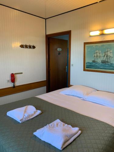 Un ou plusieurs lits dans un hébergement de l'établissement Hotel Arcantis Le Voltaire