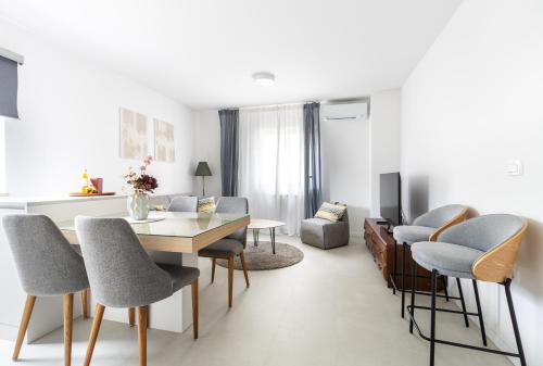 Sunny Line Premium Apartments with Pool