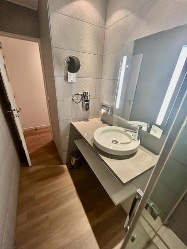 a bathroom with a sink and a mirror at Studio Design Chic à Chiberta - plage & green in Anglet