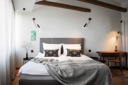 a bedroom with a large bed and a desk at Mondellebotte - Luxus Villa & traumhafter Meerblick in Barat