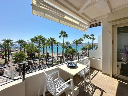 Stylish 1-bedroom apartment with sea view on La Croisette