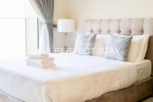 Modern Studio 10 Mints Away From Expo Pool & Gym