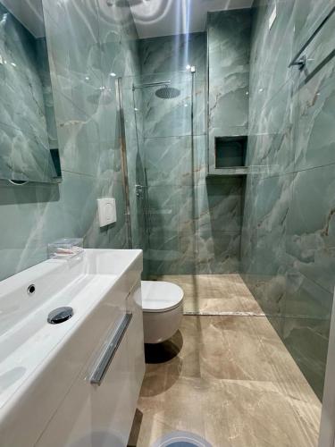 Un baño de Cozy Nest Apartments