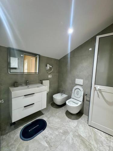 Un baño de Cozy Nest Apartments