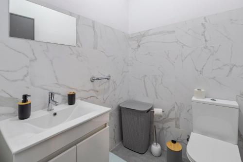 Et badeværelse på Lisboa no Sado - By Y Concept