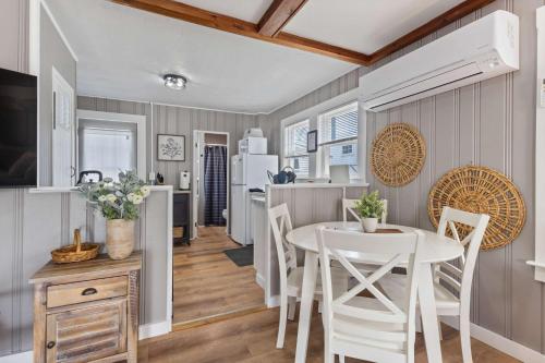 Η κουζίνα ή μικρή κουζίνα στο The Seahorse - The Heart of Hampton Beach