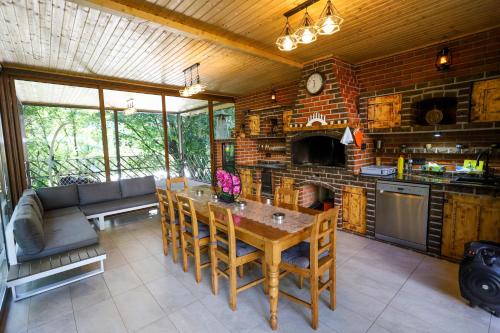 Dapur atau dapur kecil di Cabana Emana