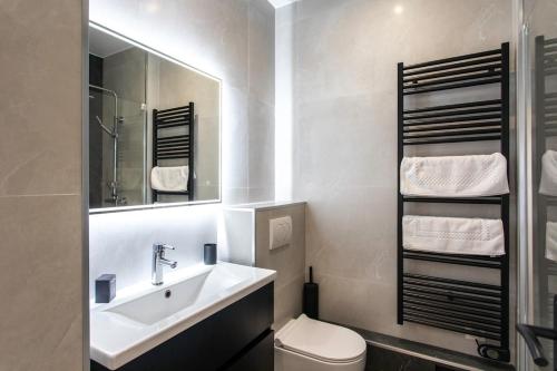 L4 Staywizus - 2BDR Hotel des Postes Central, Massena AC 2Balconies