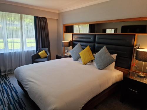 Katil atau katil-katil dalam bilik di Elite Venue Selection Felbridge - Gatwick