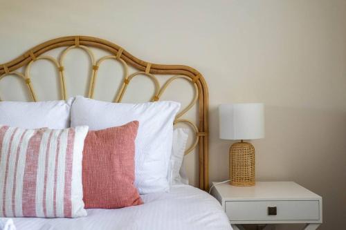 Postel nebo postele na pokoji v ubytování Alkira Beach House - Port Noarlunga