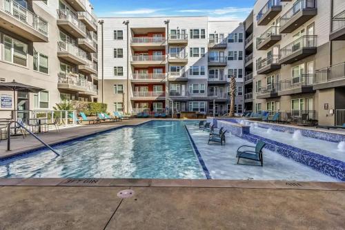 a swimming pool in the middle of a apartment complex at Boulevard Stays Bright 1BR Suite Pool Parking Gym J in Richardson